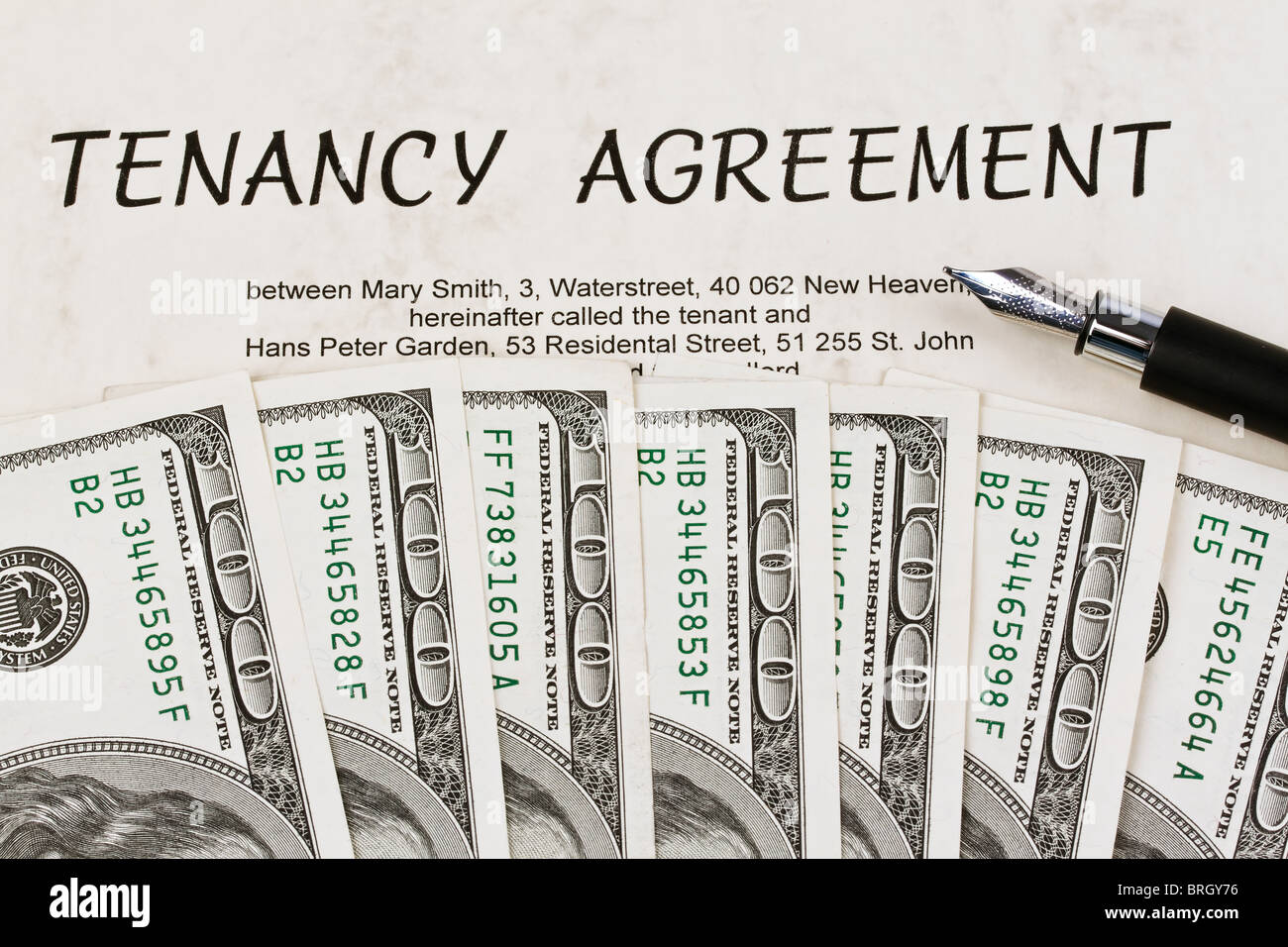 U.S. dollar bills inglese e contratto di locazione Foto Stock