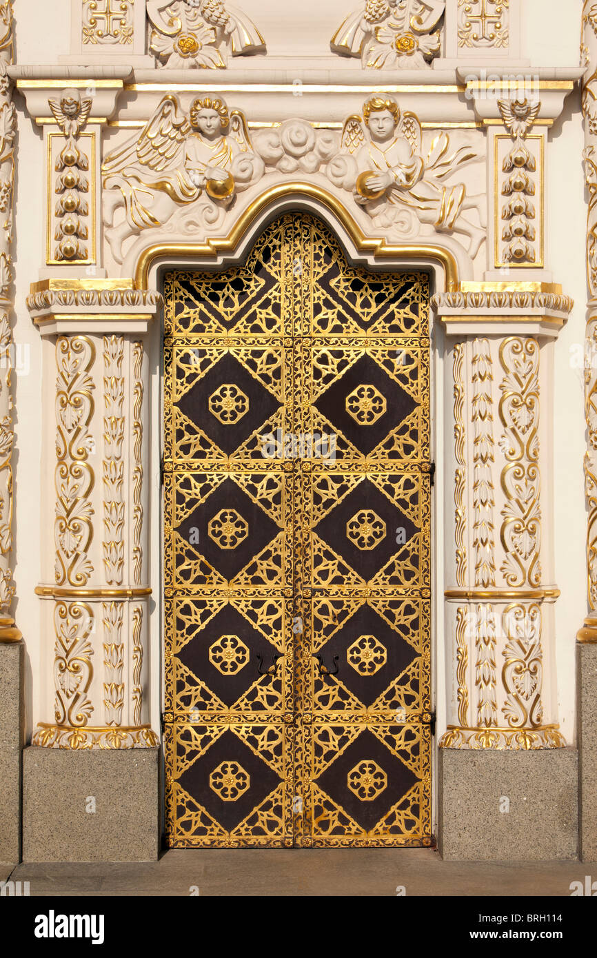 Porta di ingresso della cattedrale della Dormizione a Kiev Pechersk Lavra a Kiev, Ucraina Foto Stock