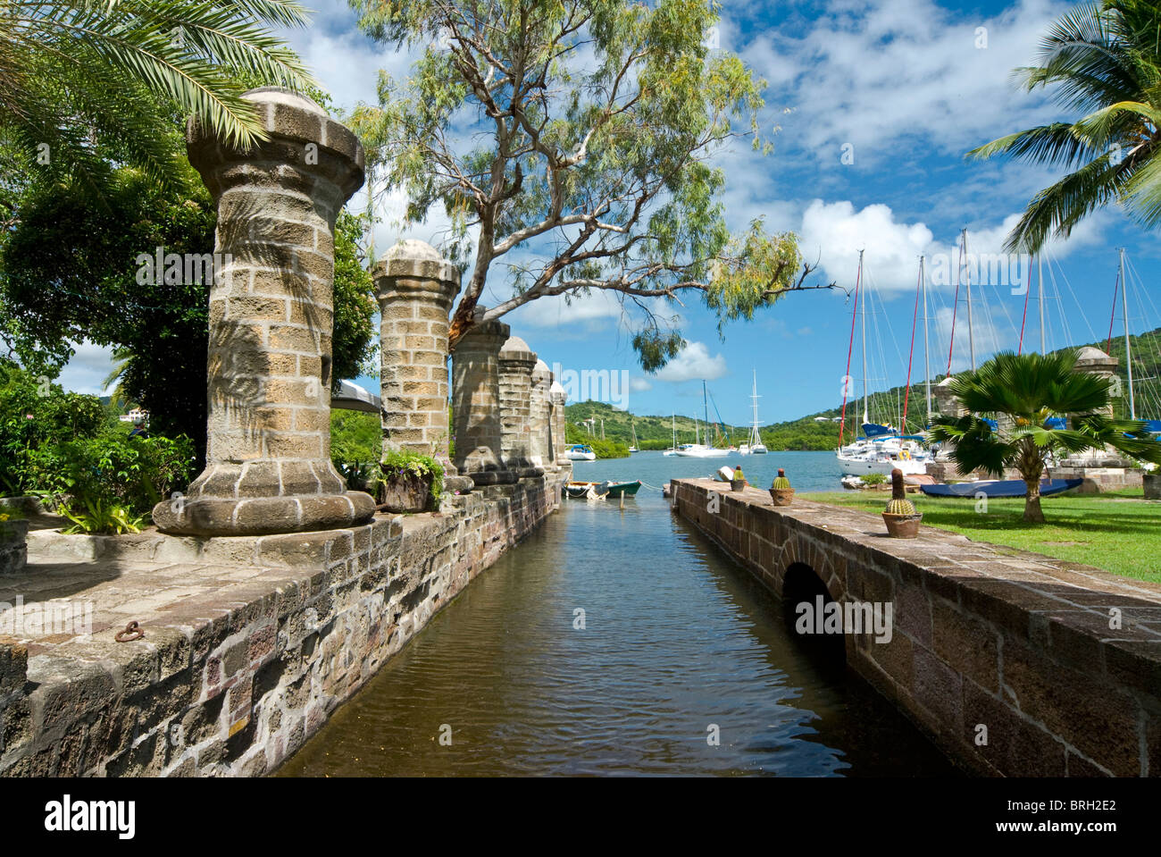 Boat House e veleria pilastri, Nelson Dockyard, Antigua, West Indies, dei Caraibi e America centrale Foto Stock