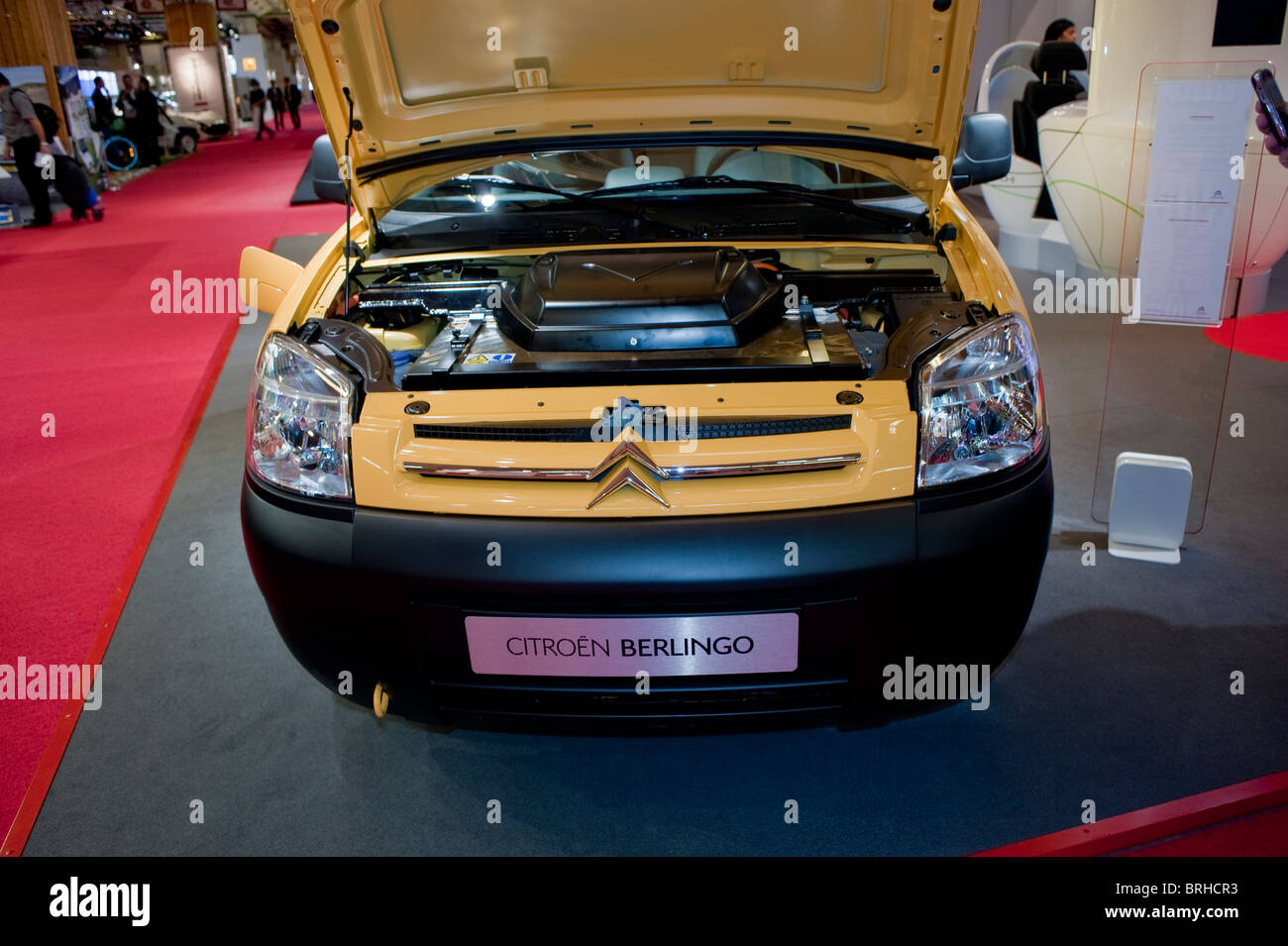 Parigi, Francia, Close Up, Front, Paris Car Show , Electric Car, Citroen Berlino, Post Office Delivery Van, Open Boot Foto Stock