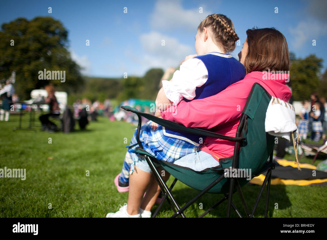 Madre e figlia a Peebles highland games concorso di danza, Peebles, Scozia Foto Stock