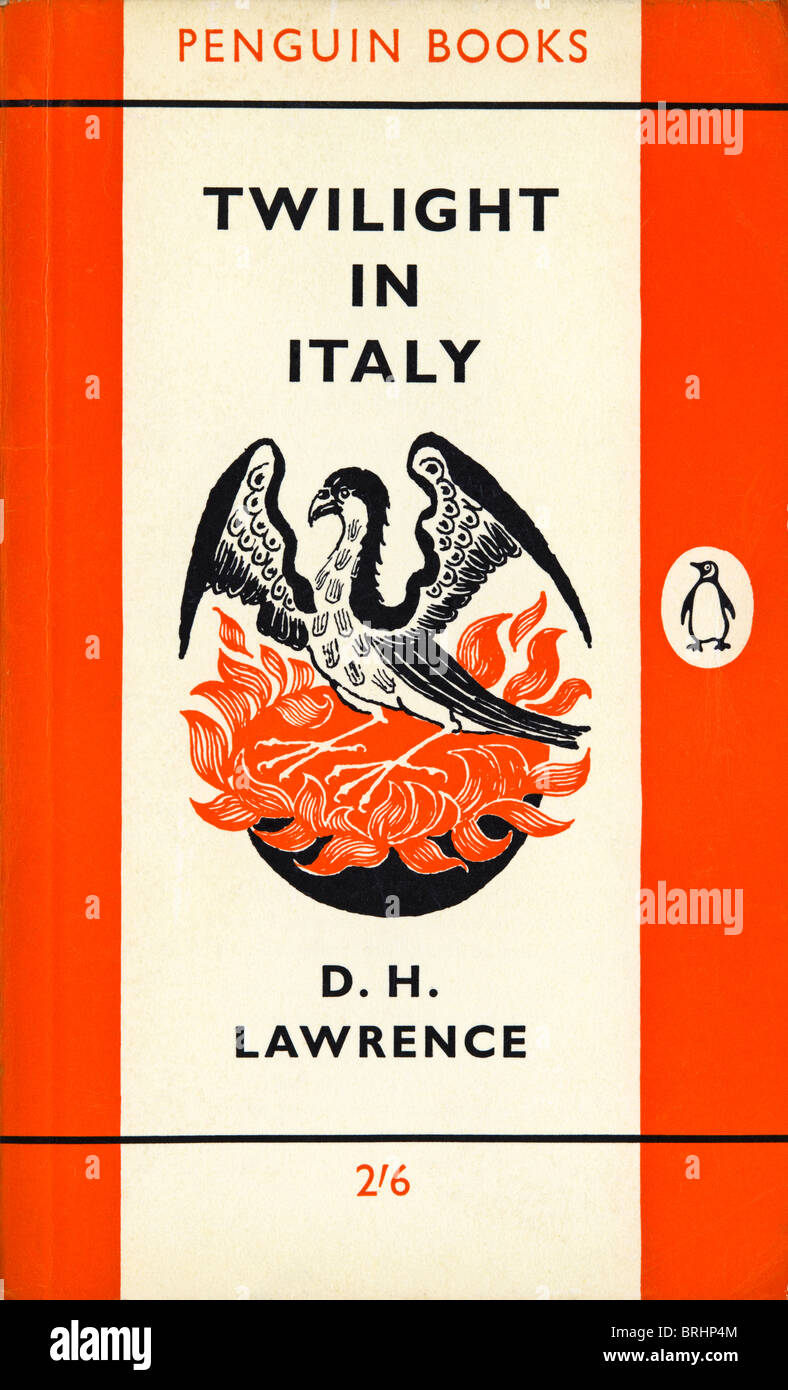 La copertina del libro TWILIGHT IN ITALIA DA D.H. Lawrence ristampato 1962 pubblicato da penguin Books Foto Stock
