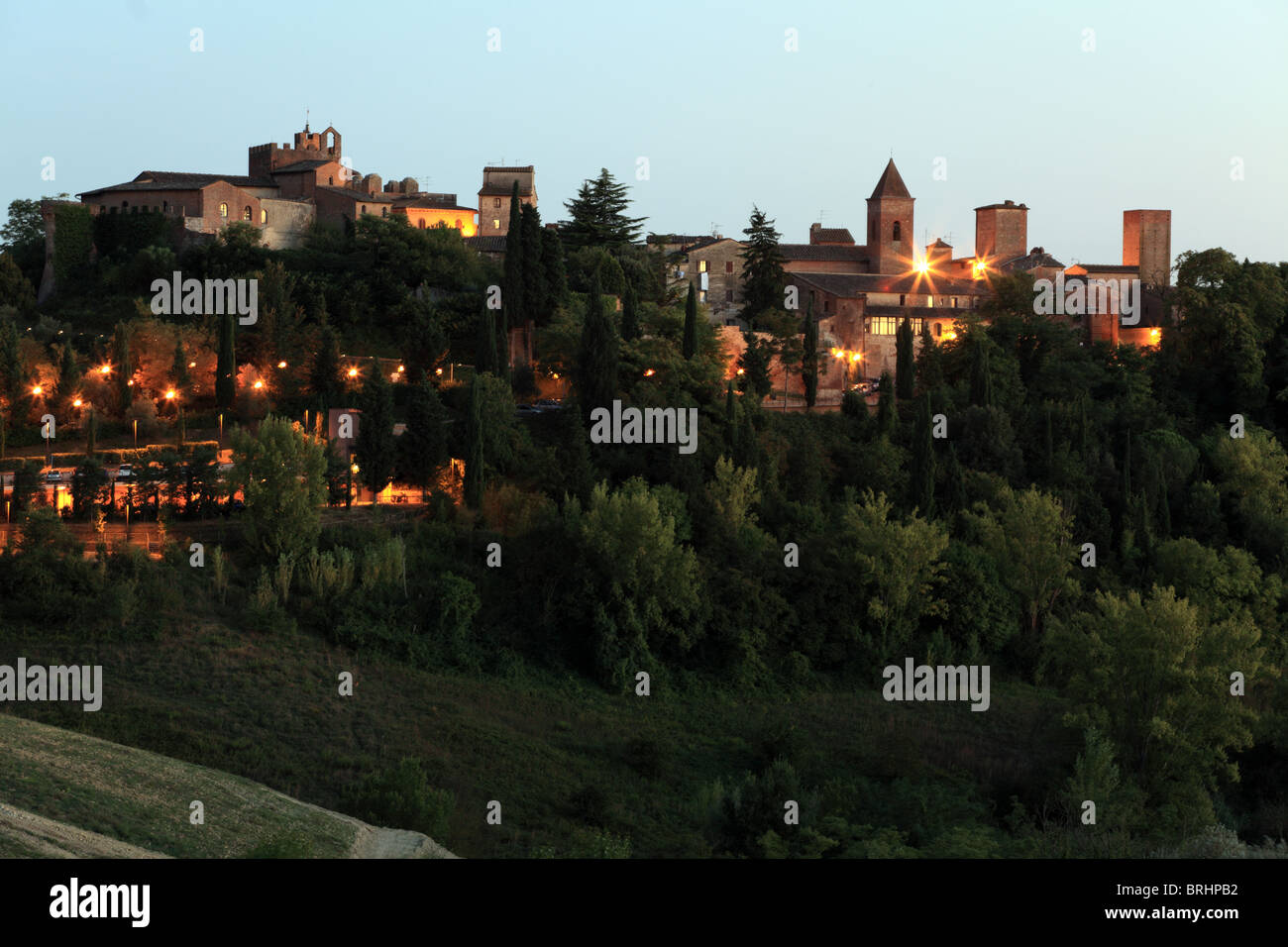 Certaldo Alto, un secolo XII città medievale, al tramonto. Foto Stock