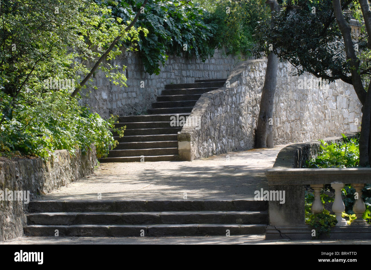 Percorso e fasi del Parc de la Colline du Chateau nella città vecchia di Nizza. Cote d'Azur. La Francia. Foto Stock