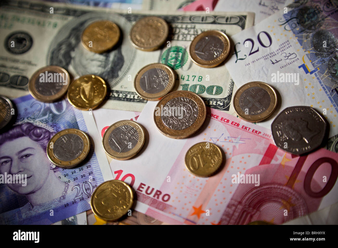 Sterlina, il dollaro e le banconote e monete in euro Foto Stock