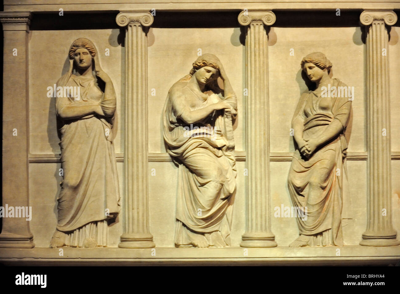 Sarcofago di lutto le donne dalla necropoli reale di Sidone, del IV secolo A.C. Foto Stock