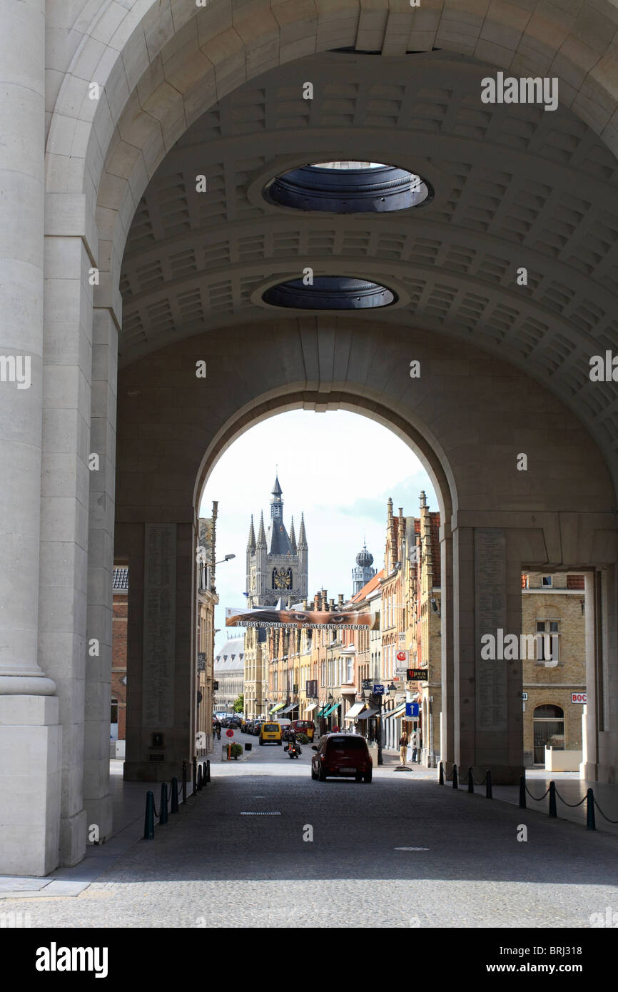 La Menin Gate Memorial al mancante, per soldati alleati uccisi a Ypres salienti delle guerra mondiale I. Ypres, Belgio. Foto Stock