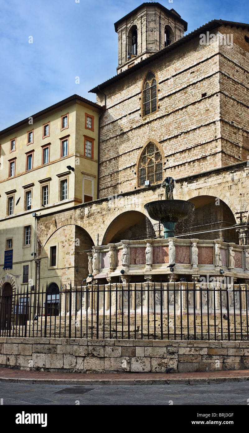 Fontana Maggiore accanto al Duomo (Cattedrale), Perugia, Umbria, Italia Foto Stock