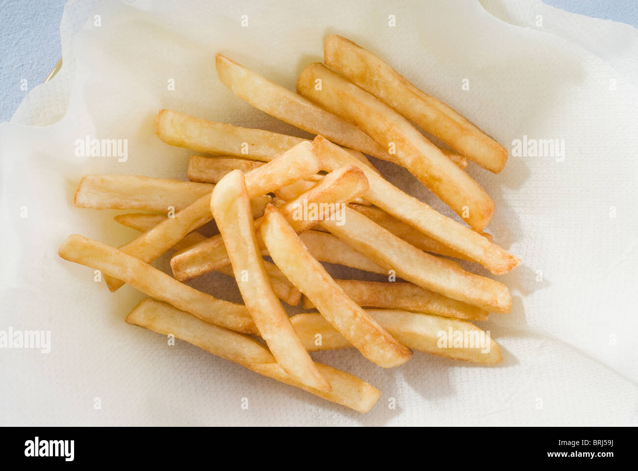 Patate fritte su bianco Foto Stock