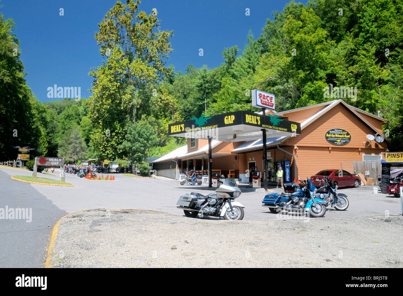 Il Drago - Affrontare il divario ciclo motore Resort. Foto di Darrell giovani. Foto Stock