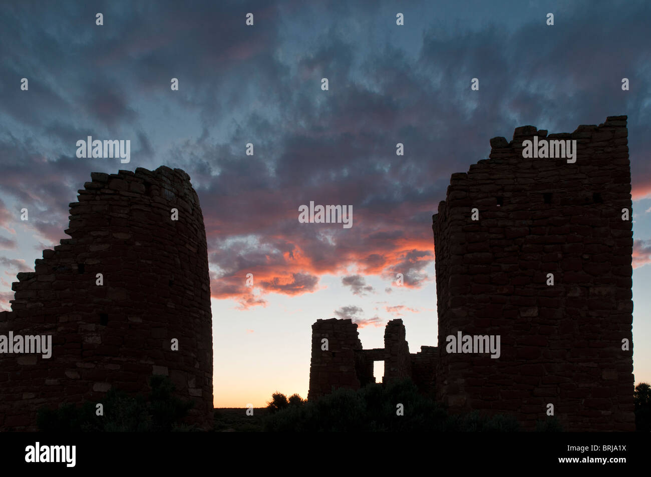 Hovenweep rovine del castello contro il cielo al tramonto, torre quadrata, unità di poco la rovina Canyon, Hovenweep National Monument, Blanding, Utah. Foto Stock