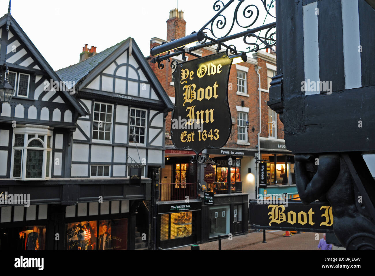 Ye Olde Boot Inn stabilito 1643 a Chester city centre REGNO UNITO Foto Stock