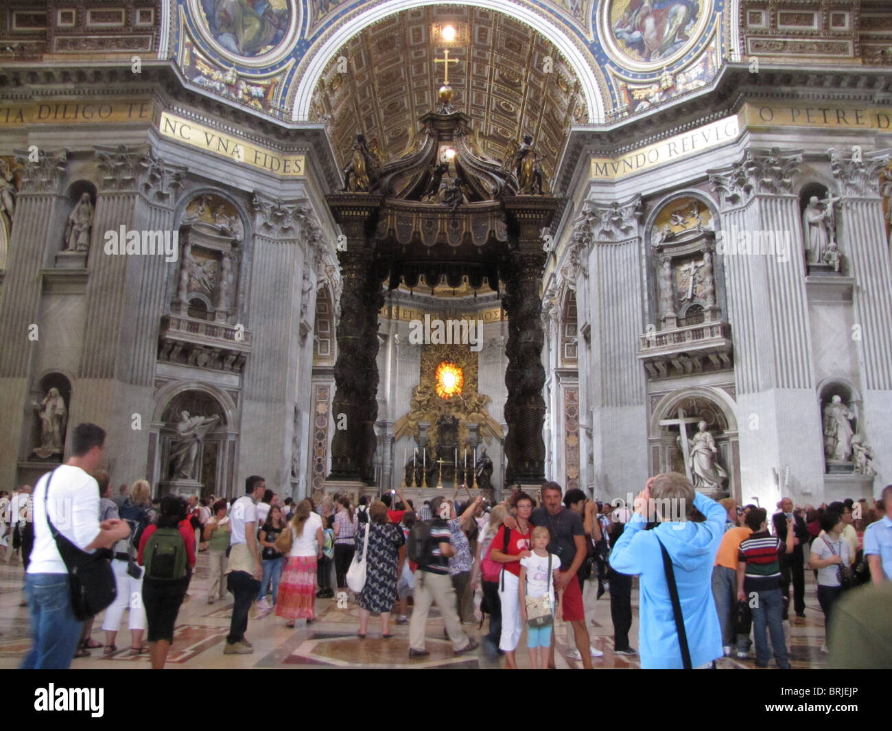 Italia, Roma, interno della Basilica di San Pietro Foto Stock