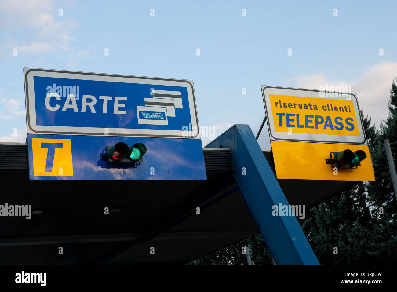 Barriera stradale del casello autostradale a pedaggio del casello di riscossione del pedaggio segni di segno Foto Stock