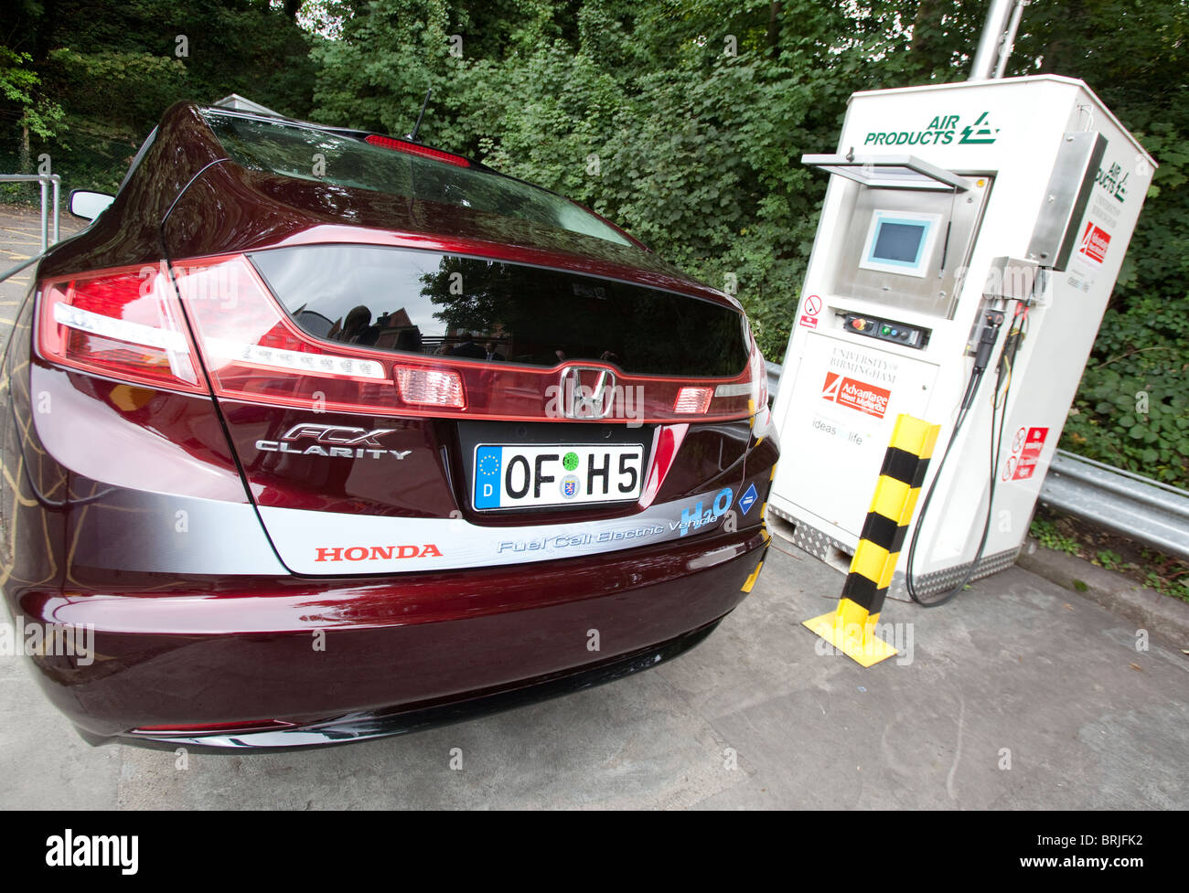 Una Honda FCX Clarity a celle di combustibile ad idrogeno auto presso la University of Birmingham punto di rifornimento, England, Regno Unito Foto Stock