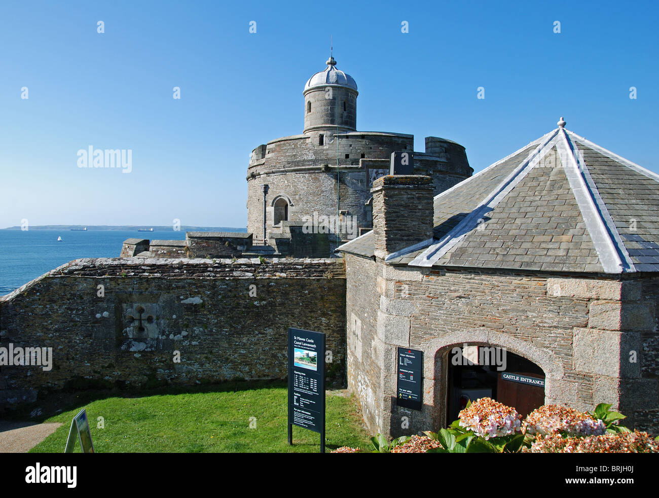,St Mawes castello affacciato sulla baia di falmouth in Cornovaglia, Regno Unito Foto Stock