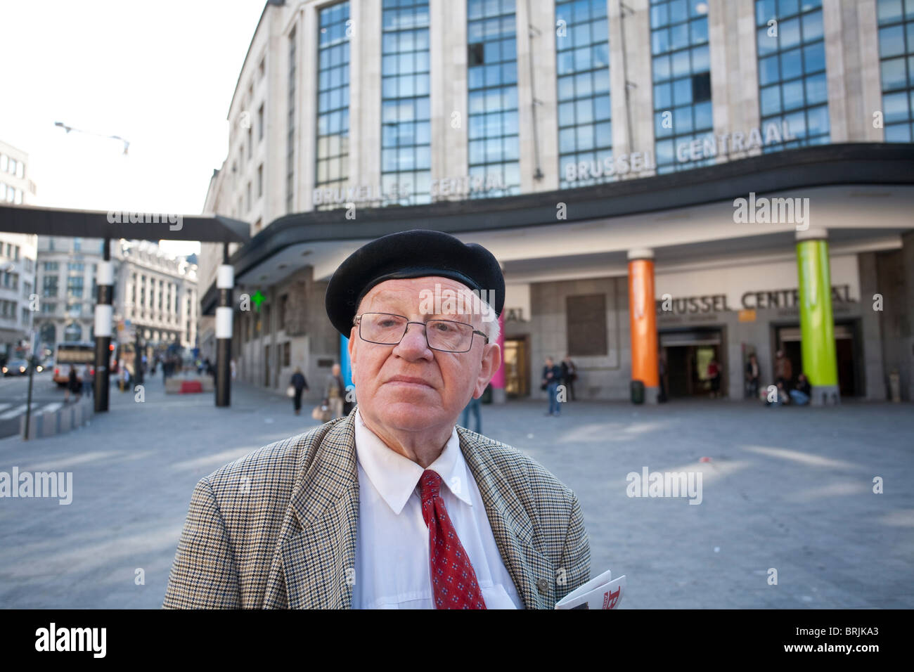 Uomo fiammingo la stazione centrale di Bruxelles Bruxelles Belgio. Foto:Jeff Gilbert Foto Stock