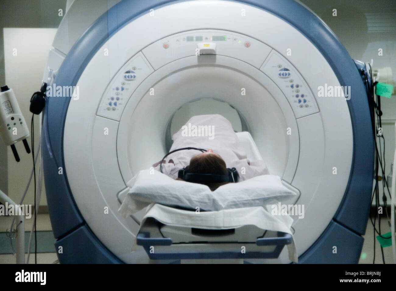 Paziente sottoposto a scansione in MRI Foto Stock