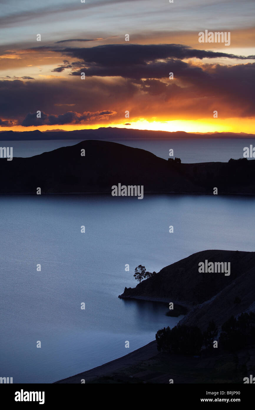 Tramonto sul lago Titicaca dalla Isla del Sol, Bolivia Foto Stock