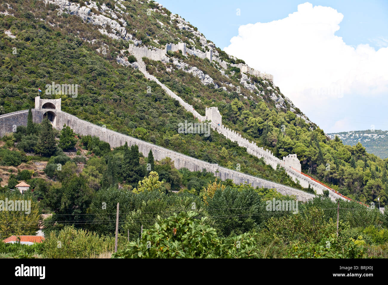 Le pareti di pietra e difensiva muri in pietra del XV secolo, Peljesac , Croazia Foto Stock