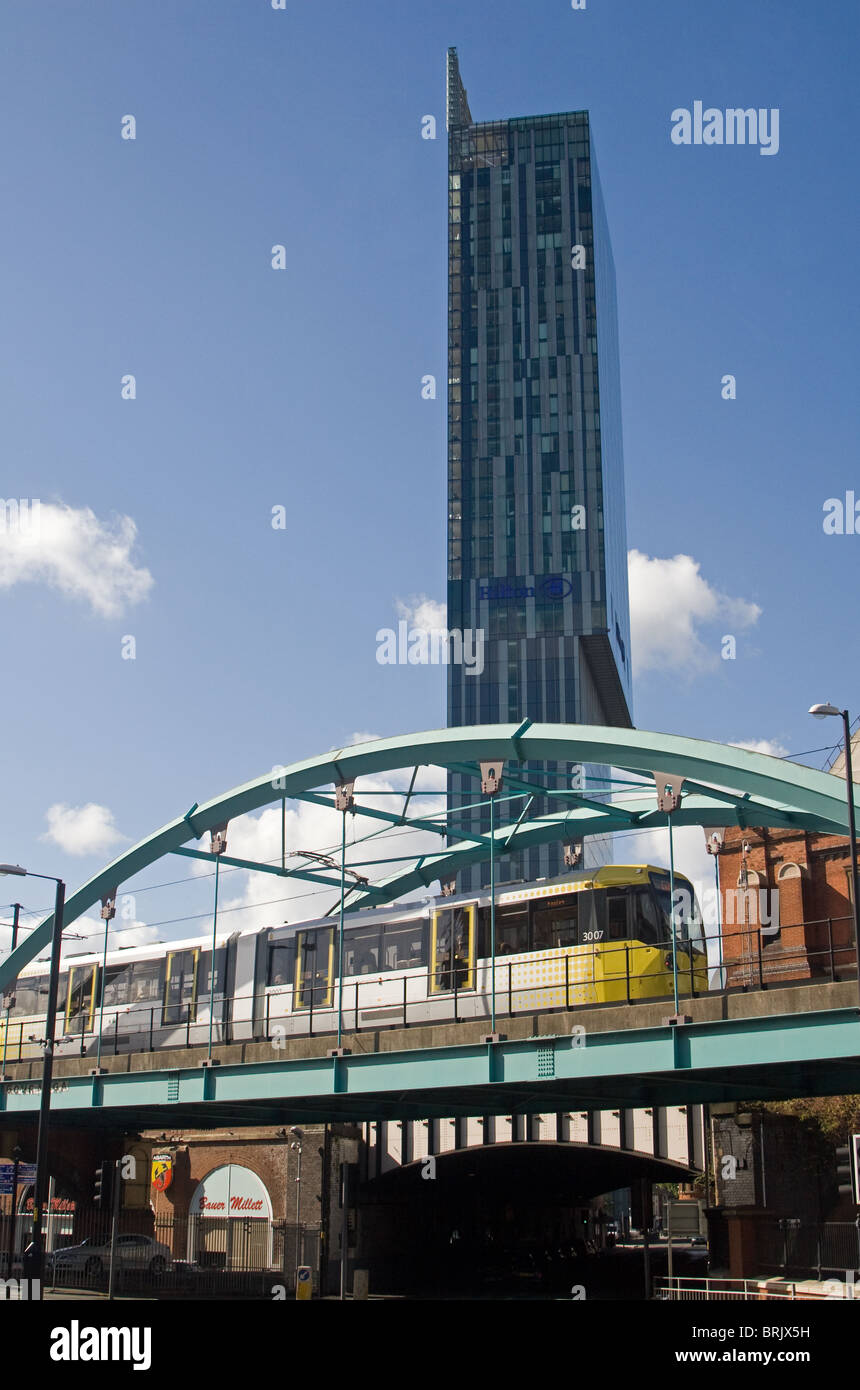 Beetham Tower e metro tram, Central Manchester, Regno Unito Foto Stock