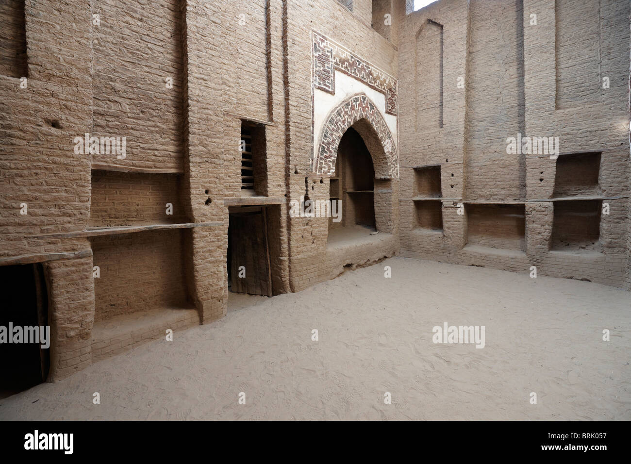 Ex camera classe islamica nella città vecchia Al-Kasr, Dakhla Oasis, deserto occidentale, l'Egitto, in Arabia, in Africa Foto Stock