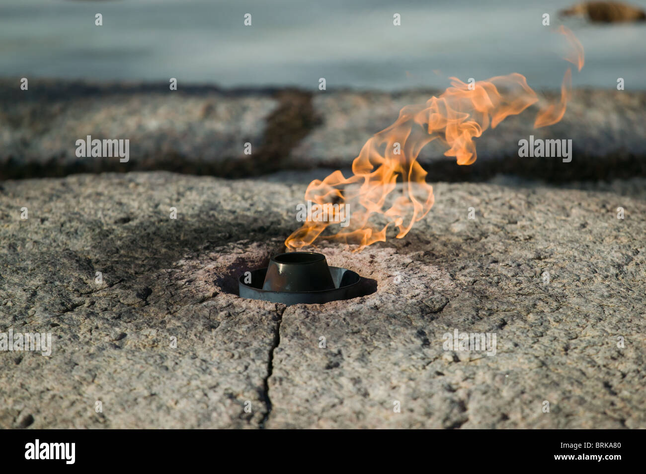 La fiamma eterna presso la tomba del Presidente John F. Kennedy in Al Cimitero Nazionale di Arlington, Arlington VA Foto Stock