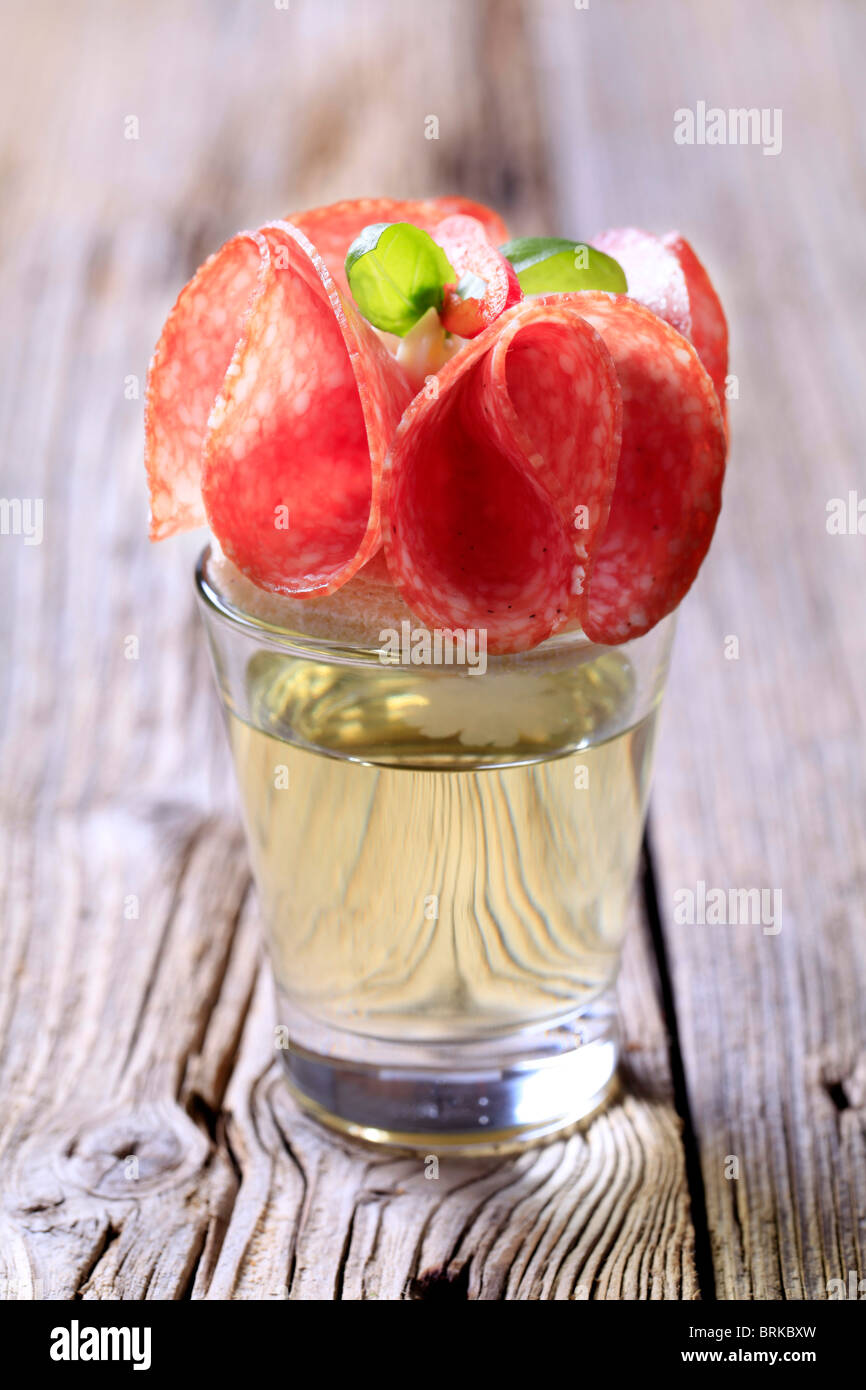 Il Tapa su un bicchiere di vino - dettaglio Foto Stock