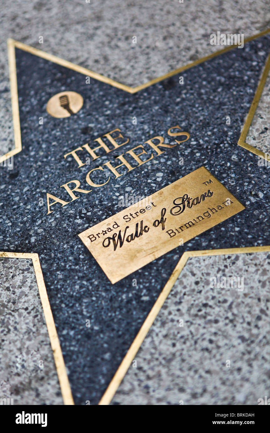 Gli arcieri 'Piedi delle stelle " stella su Broad Street, Birmingham, West Midlands, England, Regno Unito Foto Stock