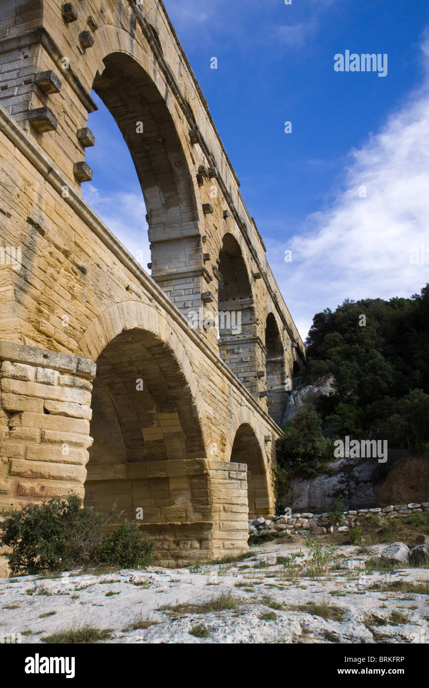 Il Pont du Gard nel sud della Francia, il più alto e uno dei meglio conservati di tutti acquedotto romano ponti. Foto Stock