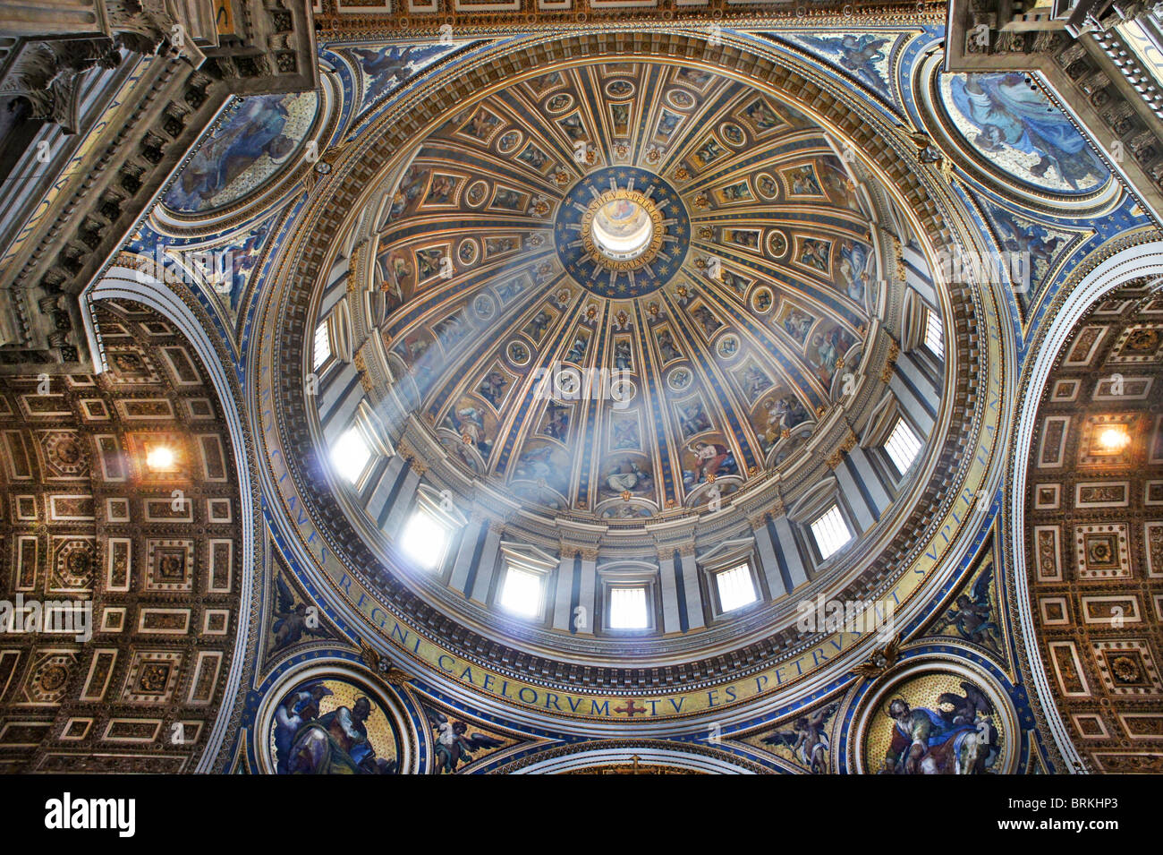 Interno della cupola, Basilica di San Pietro, Roma, Italia Foto Stock