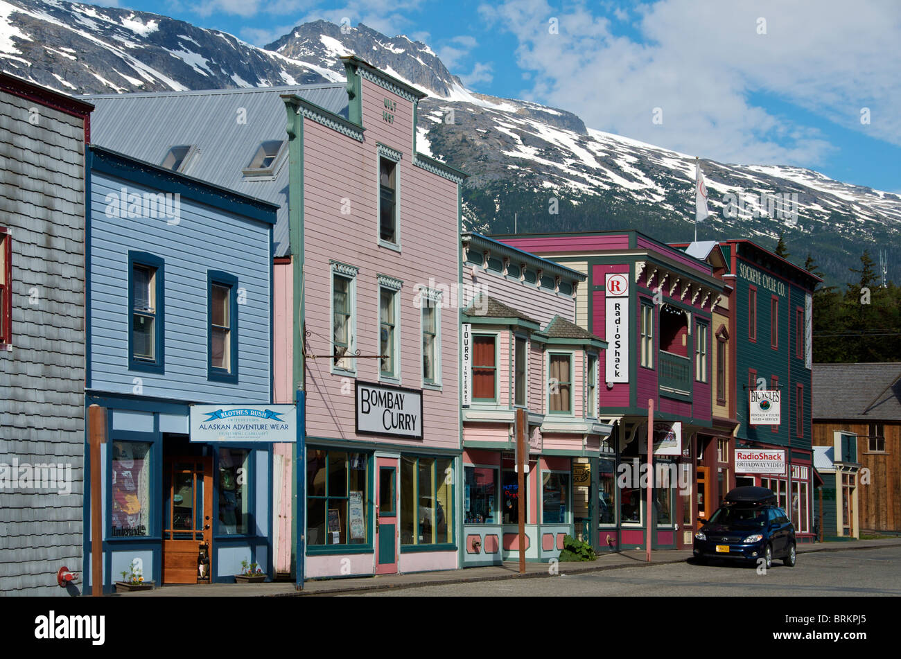 Storico antico edifici weatherboard quinta strada Skagway passaggio interno Alaska USA Foto Stock