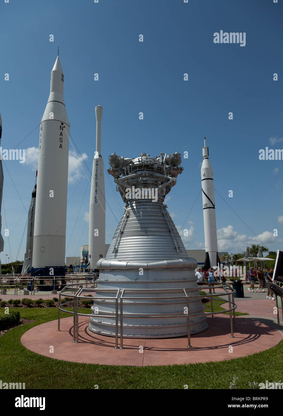 Un motore a razzo in giardino a razzo al Kennedy Space Center Orlando, Florida. Foto Stock