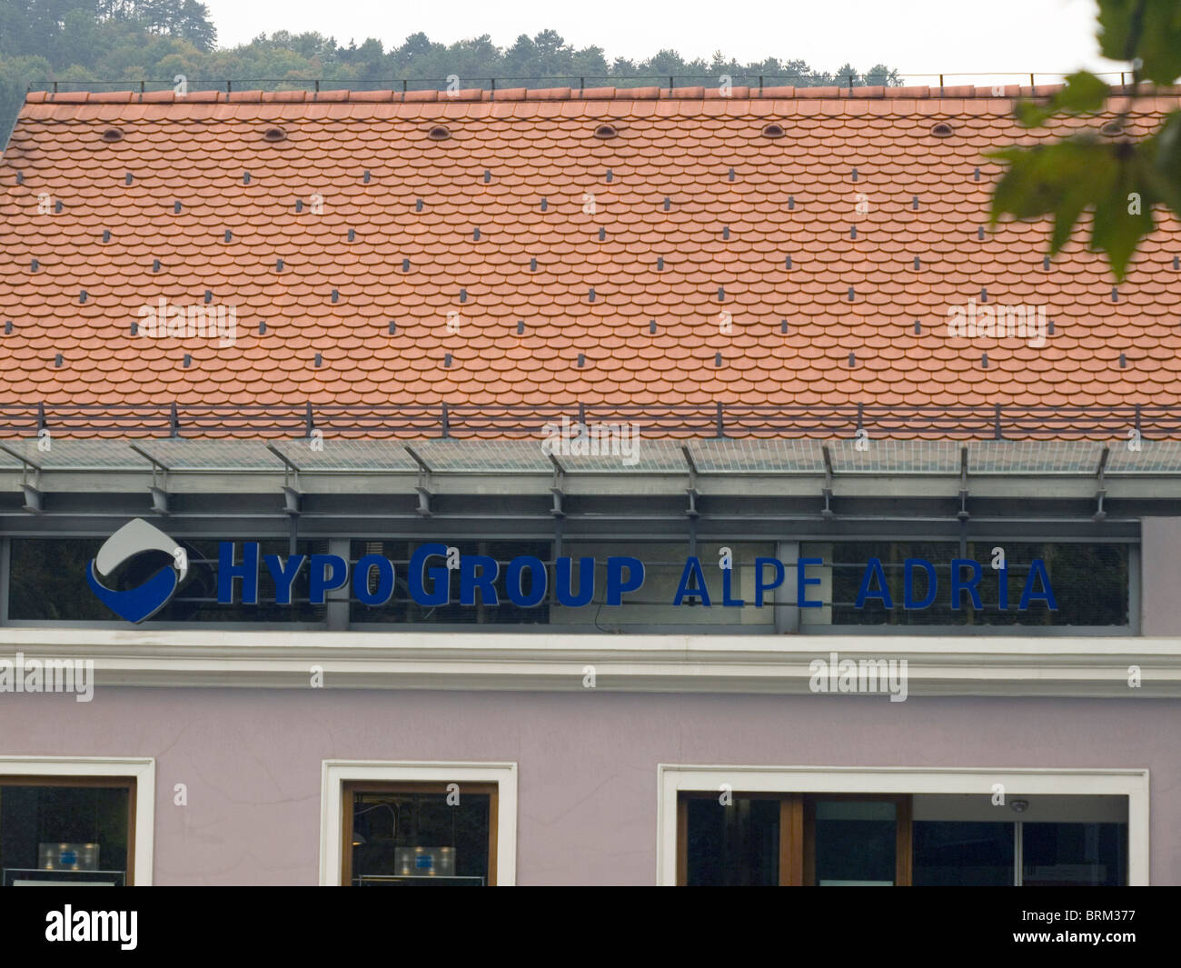 Hypo Alpe Adria Bank logo su city building Foto Stock