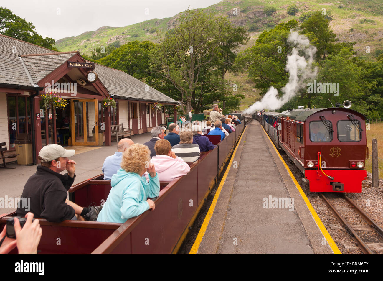 Dalegarth per stazione di avvio sul Ravenglass e Eskdale ferrovia a scartamento ridotto ( La'al Ratty ) in Cumbria , Inghilterra , Regno Unito Foto Stock Dalegarth per stazione di avvio sul Ravenglass e Eskdale ferrovia a scartamento ridotto ( La'al Ratty ) in Cumbria , Inghilterra , Regno Unito Foto Stock