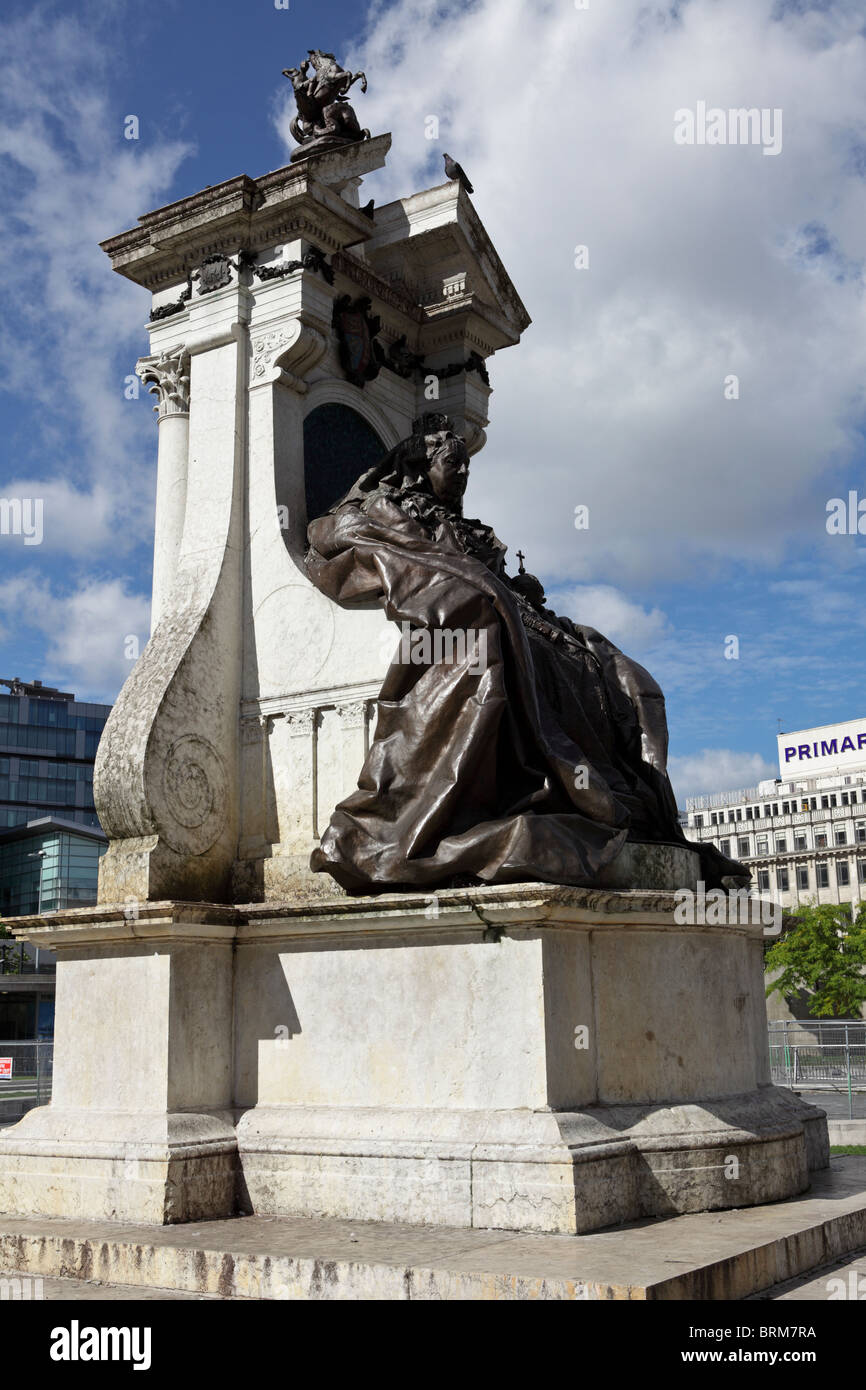 Inaugurato nel 1901 questa scultura della regina Victoria è situato in Piccadilly Gardens nel centro di Manchester. Foto Stock