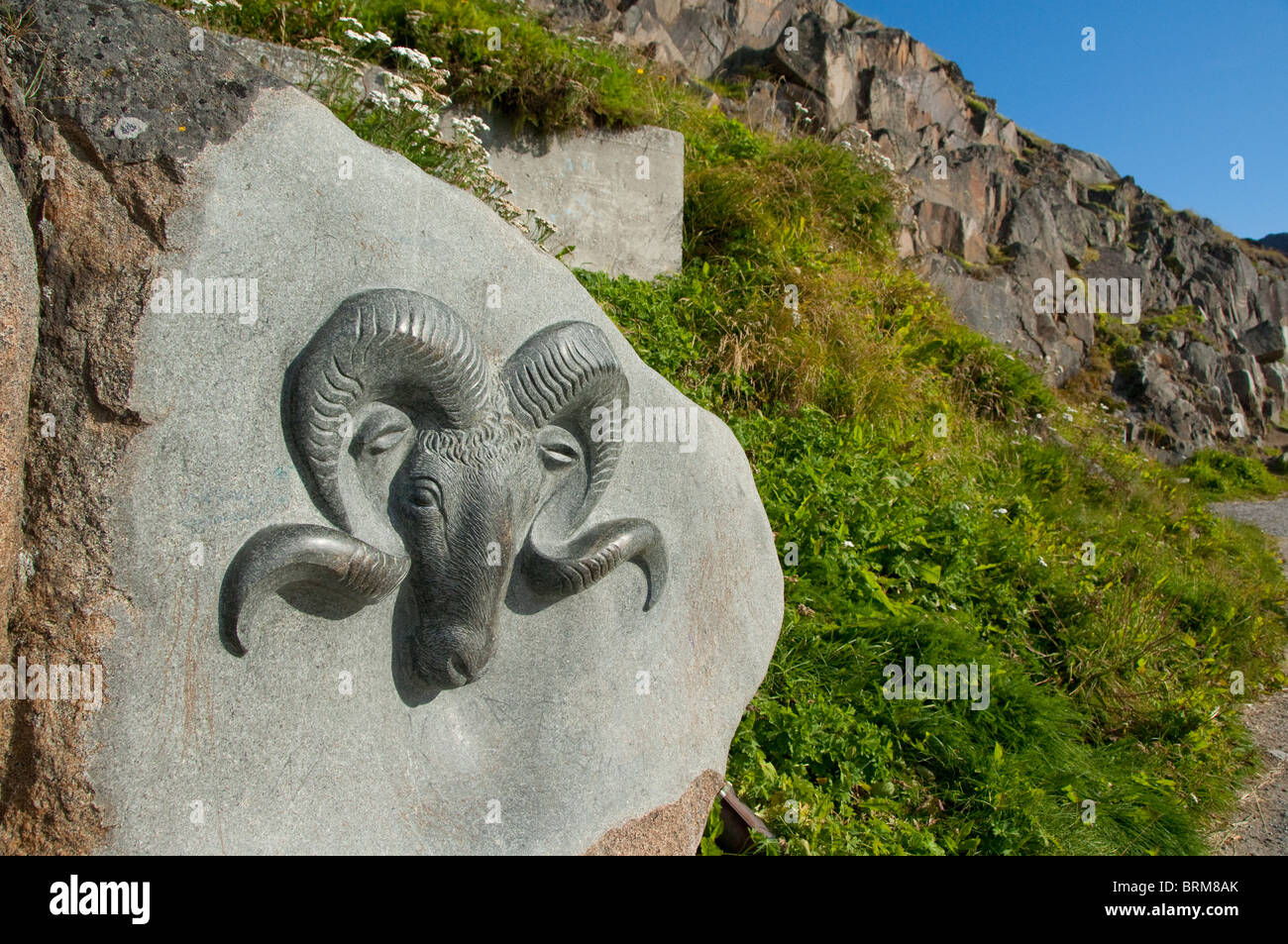 La Groenlandia, Qaqortoq. Groenlandia meridionale la più grande città. Arte Rock Foto Stock