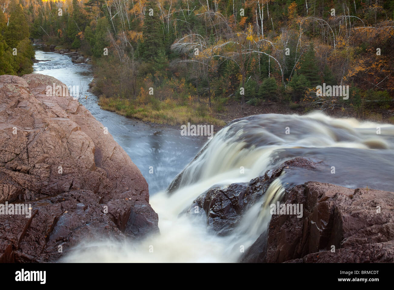 Battesimo fiume al top delle alte cascate, Tettegouche parco statale, Minnesota Foto Stock