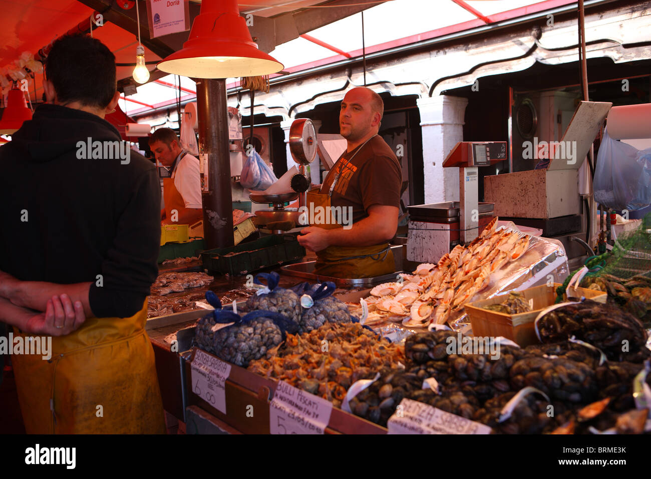 Chioggia, mercato del pesce , laguna, Venezia, Italia Foto Stock