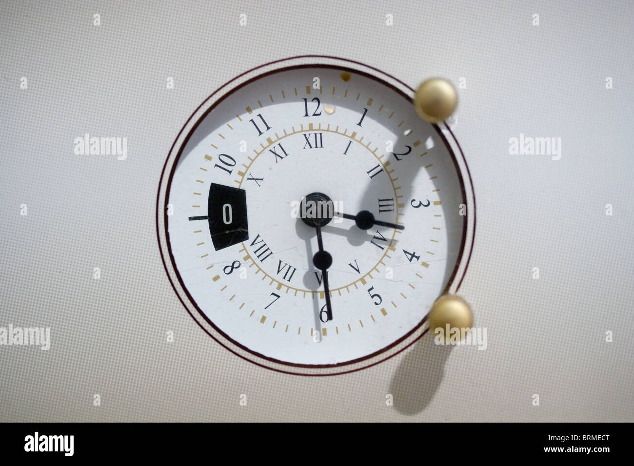 Un forno timer / orologio con i numeri romani Foto stock - Alamy