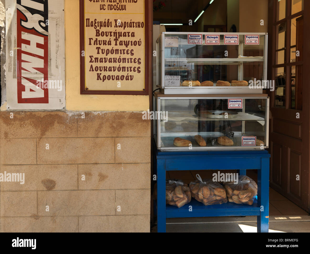 Aegina Grecia Isole Argo-Saronic diversi tipi di pane in vendita Foto Stock