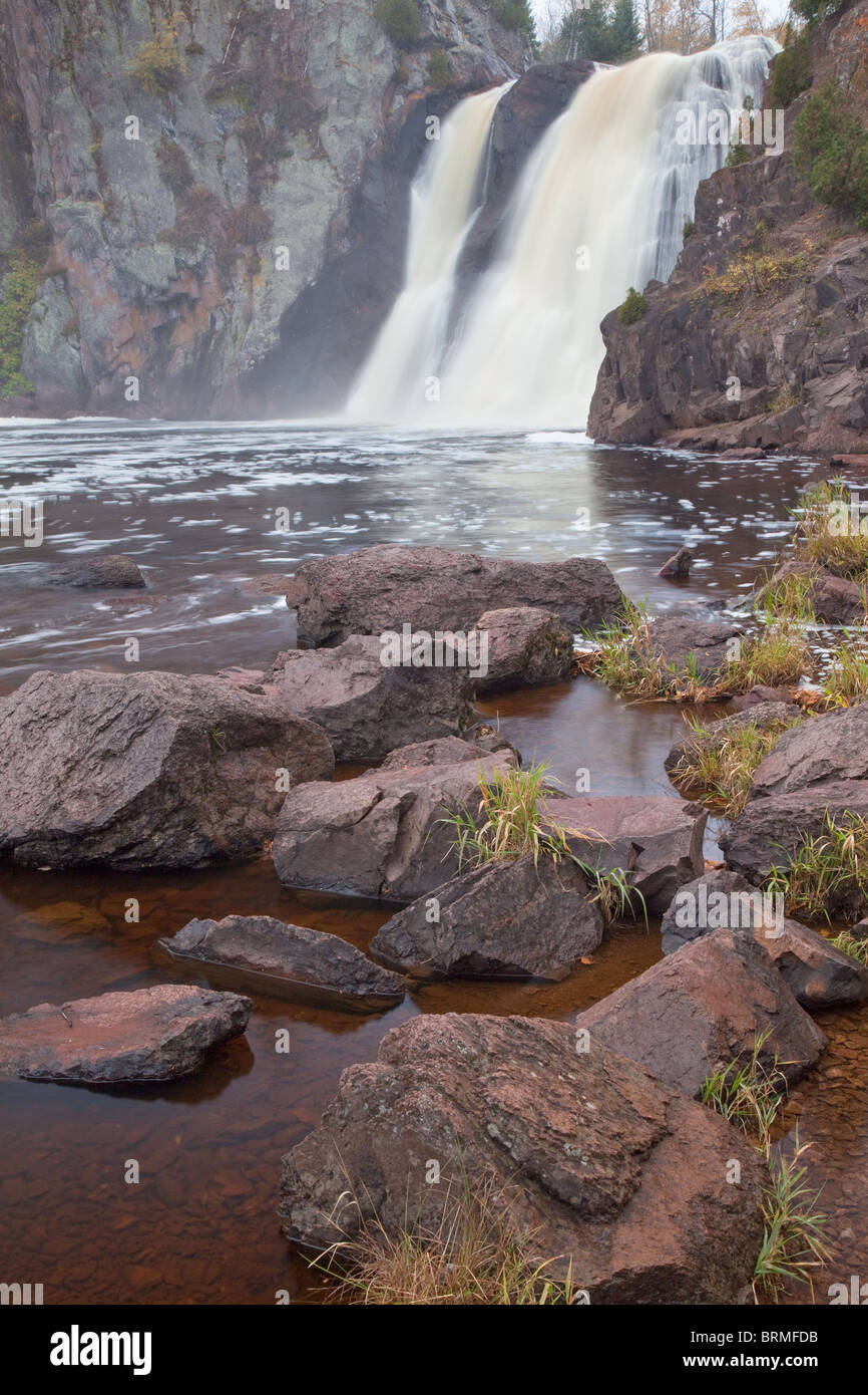 Alte cascate del fiume il battesimo, Tettegouche parco statale, Minnesota Foto Stock