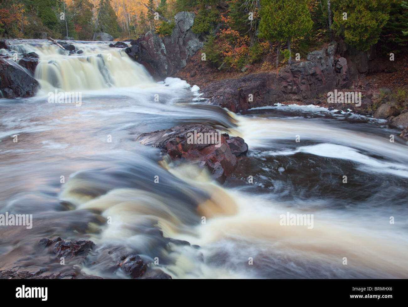 Due passo scende, il Battesimo sul fiume Tettegouche parco statale, Minnesota Foto Stock