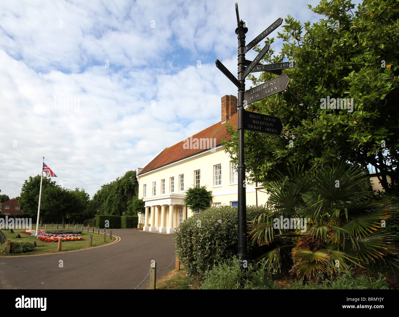 L'edificio che ospita la reception nel campo posto a Worthing, West Sussex. Foto Stock