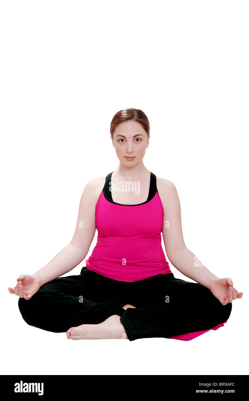 Giovane donna a praticare yoga pone isolato su bianco Foto Stock