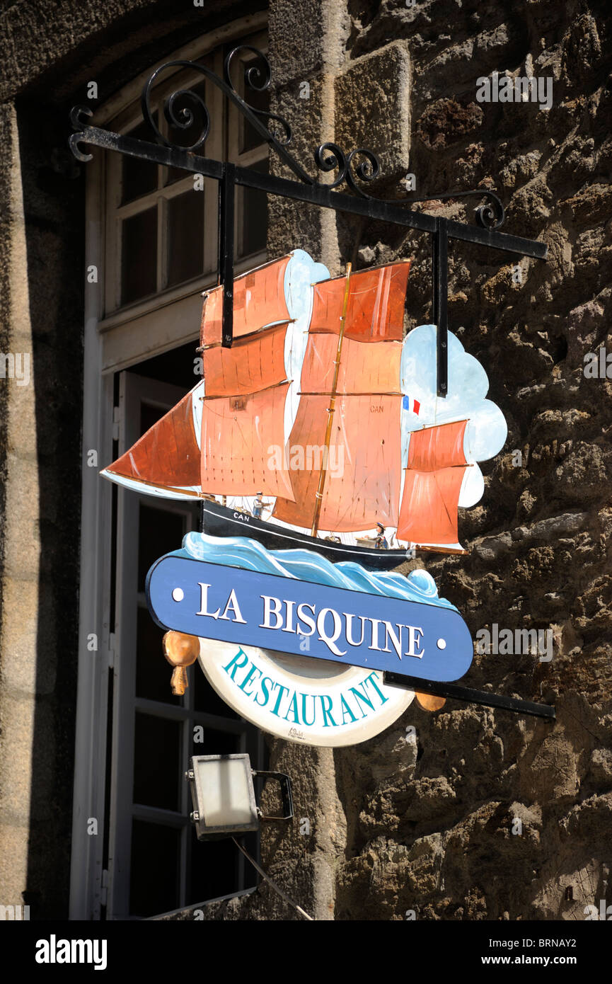 Francia, Bretagna (Bretagne), Saint Malo, insegna ristorante Foto Stock
