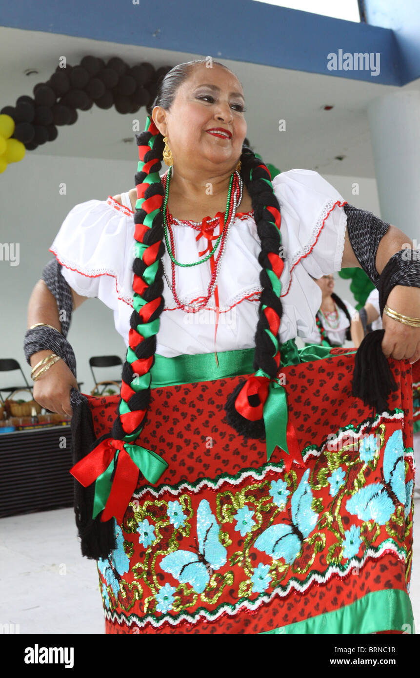 Ballerino messicano con abito tradizionale da Guanajuato Foto Stock
