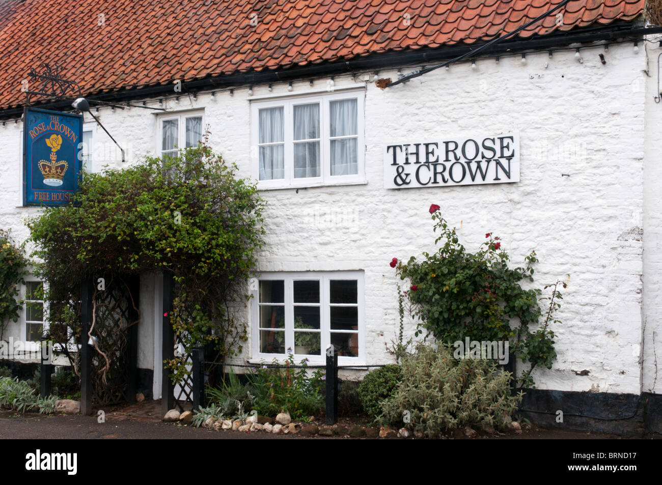 Il Rose & Crown pub nel villaggio di Snettisham, Norfolk, Inghilterra Foto Stock