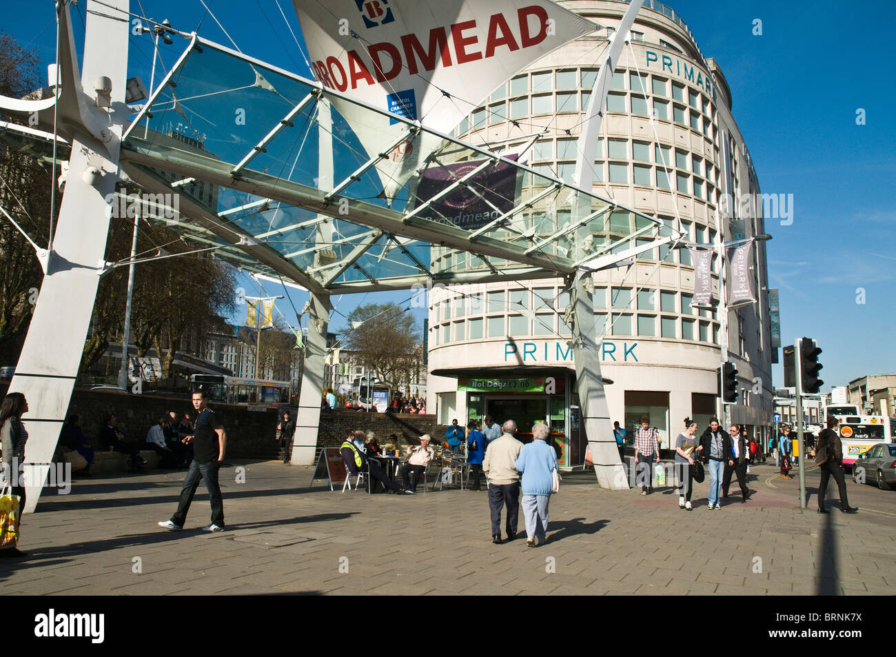 Dh Broadmead Shopping Centre CITY BRISTOL Shop Primark store Shoppers segno negozi del Regno Unito Foto Stock