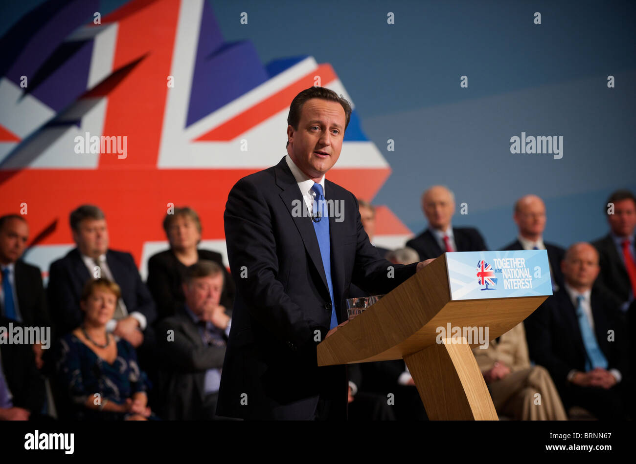 Il Primo Ministro David Cameron affronta i delegati al quarto giorno di conservatori conferenza di partito all'ICC Birmingham Foto Stock